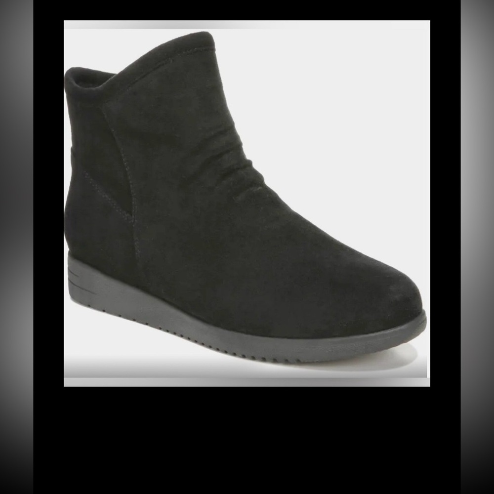 Soul Naturalizer Indie Booties Faux Suede Zippered in Black Size 5 New in Box